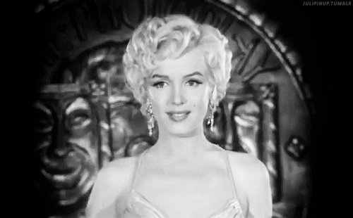 Porn normajeanebaker:  Marilyn receives Photoplay’s photos