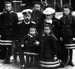 hisimperialhighness:  tsar nicholas II and tsarina alexandra with their children, grand duchess olga, tsarevich alexei and the grand duchesses, anastasia, maria and tatiana aboard the polar star. 