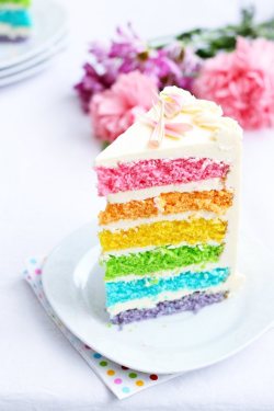 gastrogirl:  beautiful rainbow layer cake.