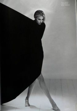 Wikoni:  Linda Vojtova For Elle Czech Photo By Tono Stano 