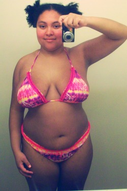 beyondkawaii:  Finally getting around to posting a photo of myself in my bikini. ^_^   Cute!!!