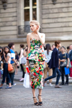 what-do-i-wear:  A structured peplum and fitted skirt add a sophisticated polish to Elena Perminova’s flirty floral dress (image: harpersbazaar)