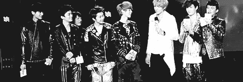 sehunhunhanexo:  Yeah, being tall ain’t always easy…. 