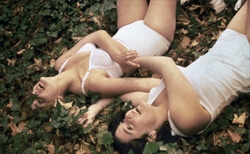 Porn kittenlimbs:  Heavenly Creatures 1994  Easily photos