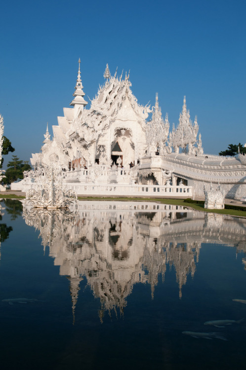 waslikesstuff: f-l-e-u-r-d-e-l-y-s: Wat Rong Khun is a contemporary unconventional Buddhist and Hind