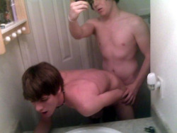 allkindsofnakedguys:  Two cute guys in bathroom