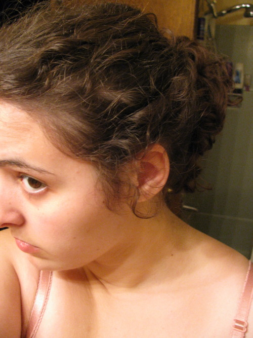 2soft2sensitive: I need to clear up some space on my camera, so have some pictures of my hair Bra st