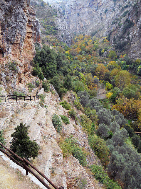 Pilgrims’ path to Mar Elisha monastery, Lebanon (by mission75).