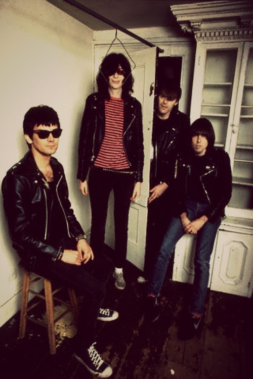 girlofrocknroll:  Ramones *-*