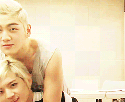 justcallmeafreak:  How cute they are *q* 