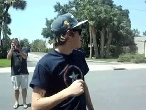 funfact–niallisirish-blog:  Niall meeting fans in Orlando (x) 