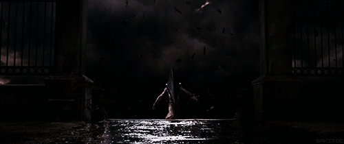 arsenicko:  gustragow:  aunque no es una adaptación al 100%, es una de las mejores películas de video juegos llevadas al cine, en octubre se viene la 2   no sabia que la escena de la piel era de la silent hill movie, la vere ahora :D