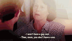 bestronger-everyday:   -Yo no voy a tener un hijo gay. - Entonces mamá, tu no tienes un hijo  Lloré toda la película weón :’(