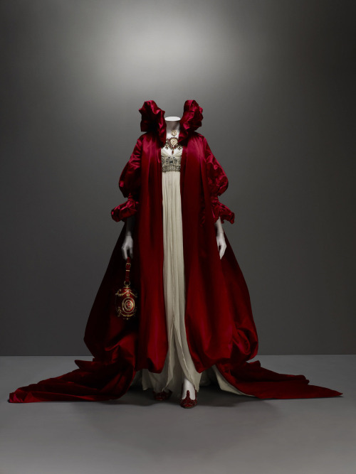 cuz-fuck:  justinelowe:  silentstormshadow:  Alexander McQueen - “SAVAGE BEAUTY” {Exhibition} #2  I need the forth one in my closet - please and thank you!  McQueen. My love. I need all of them. 