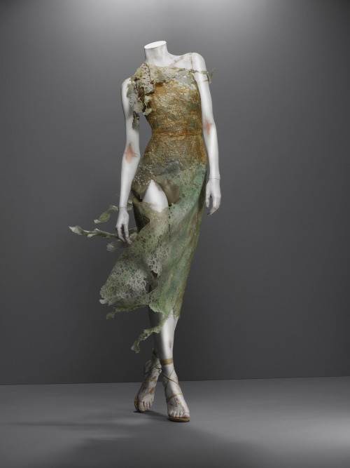 cuz-fuck:  justinelowe:  silentstormshadow:  Alexander McQueen - “SAVAGE BEAUTY” {Exhibition} #2  I need the forth one in my closet - please and thank you!  McQueen. My love. I need all of them. 