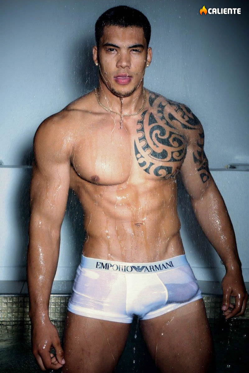 guys-with-bulges:  Anaconda. (via QCaliente)