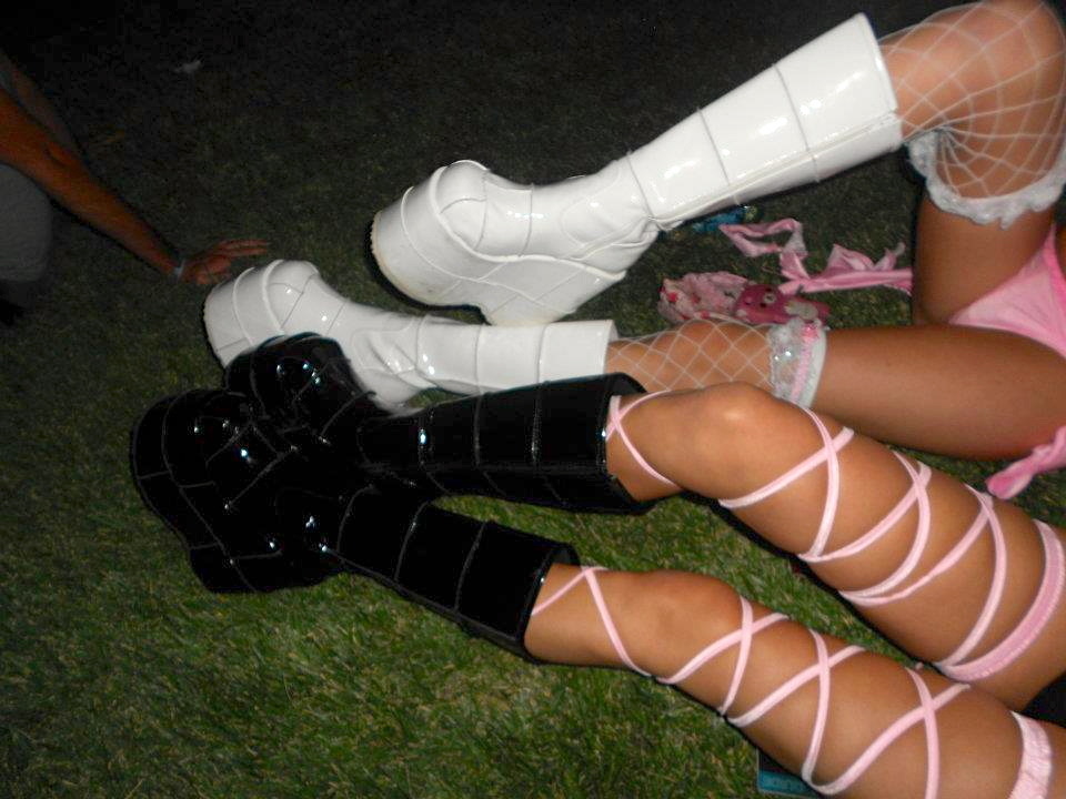 monsterofthenight:  haii im the white boots yal :*