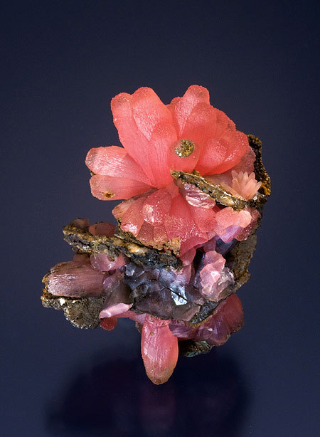 earthshaped:  Rhodochrosite “blossom”   Wolf Mine, Betzdorf, Siegerland, Germany
