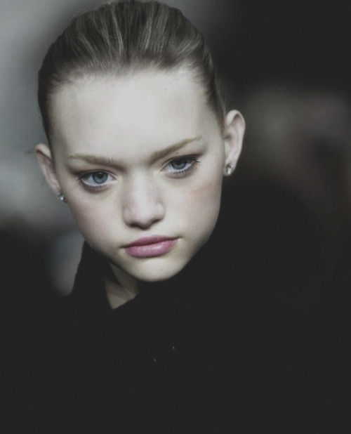 ialu:
“ Gemma Ward at Ralph Lauren F/W 2004
”
She’s one of the few current models I can recognize. What an interesting, elf-like face.