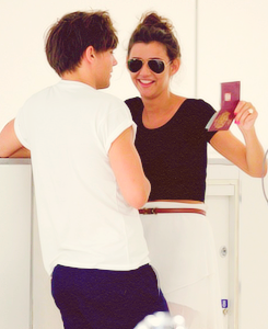 one-harrystyles:  Louis and Eleanor making fun of eachothers passport photos 