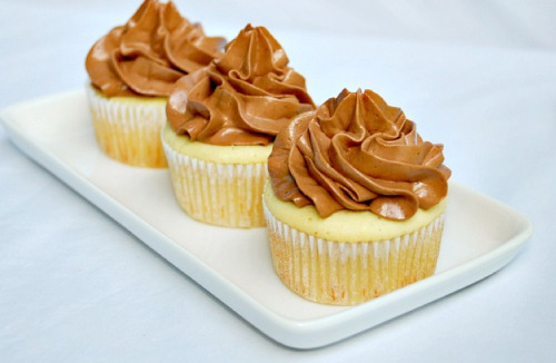 oohhhbaby:  chocolate buttercream vanilla cupcakes