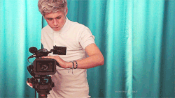 niallisbeautifulirish:  tommolovebites:   [x]  anyone else notice that he really likes using cameras? or is that just me…  ^ 