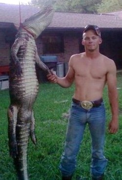 dippinfan:  If you can tear your eyes from the deceased reptile, check out that huge creole redneck bulge. Visit the archive the next time you’re engaging in hand-to-gland combat… http://www.dippinfan.tumblr.com/archive 