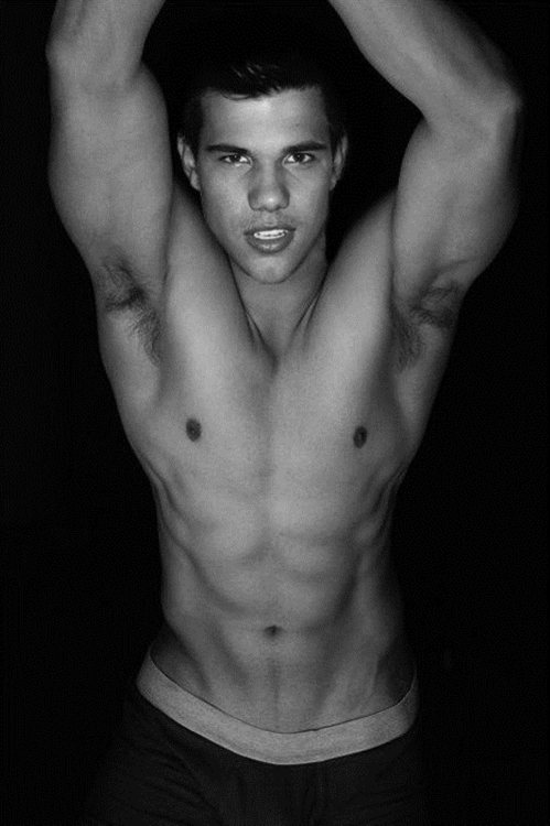 thatguywhowearspink: DELICIOUSLY HOT GUY #42 TAYLOR LAUTNER Wolves &gt; Vampires. Nufsaid. 