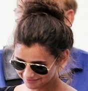 justcalder:  She look so pretty in the airport. 