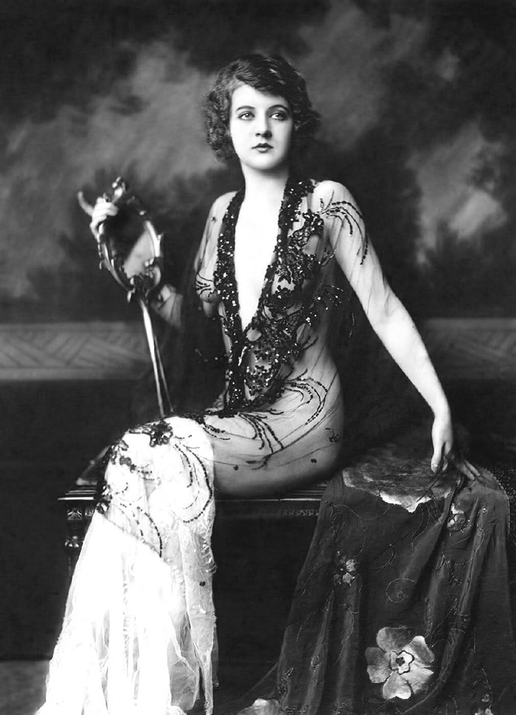 onlyoldphotography:  Alfred Cheney Johnston: Katherine Burke of the Ziegfeld Follies,