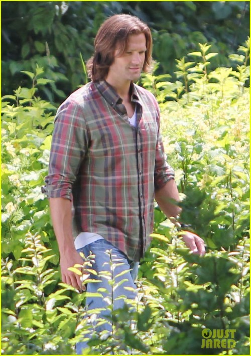 butiflewtoohigh: Jared and Jensen on the set of Supernatural on July 10th, 2012. More at the source.