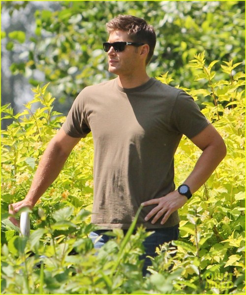 butiflewtoohigh: Jared and Jensen on the set of Supernatural on July 10th, 2012. More at the source.