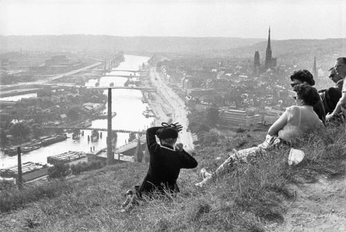 Picnickers overlooking the Seine river in Rouen, France, by Henri Cartier-Bresson, 1955.
