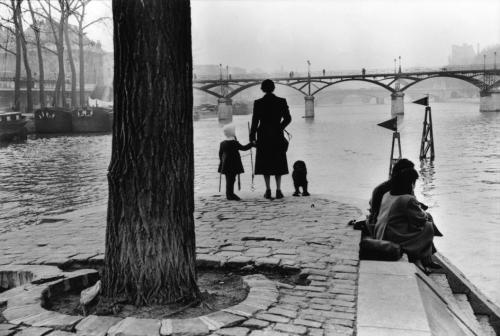 Henri Cartier-Bresson, the Pont des Arts bridge seen from the Vert-Galant outlook, Ile de la Cit&eac