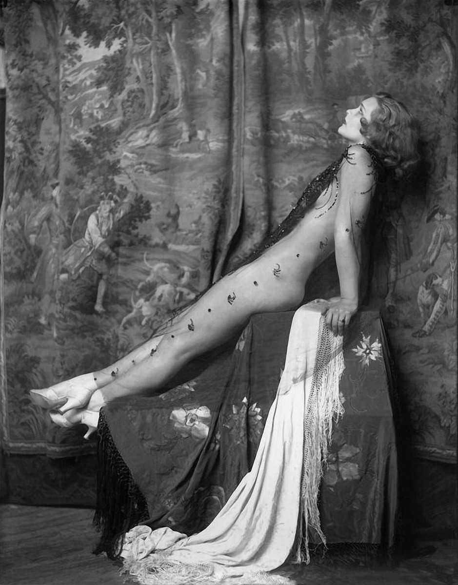 onlyoldphotography:  Alfred Cheney Johnston: Drucilla Strain, 1920s or 1930s  //
