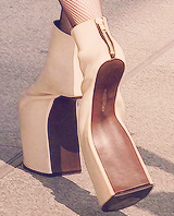 0hmygaga:  lady gaga + high heels 