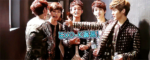 Crying at Baekhyun’s arms ;A; 