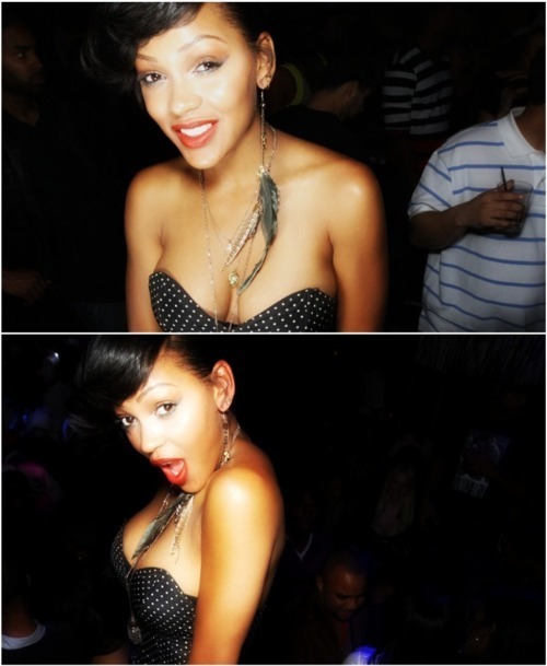 worldsbaddest:  0___0 world’s baddest females here! 