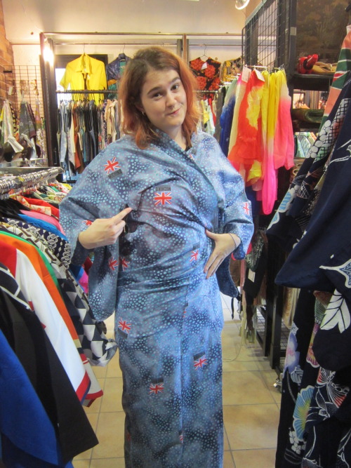 Went shopping around some second hand stores in Harajuku and found what must be the ugliest yukata e