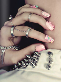 symsosweet:  press on nails? 