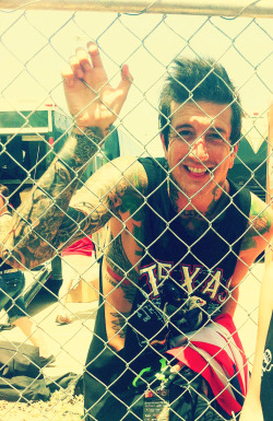 franks-lip-ring:  From when I met Austin at Warped c: 