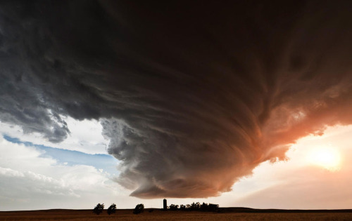 Porn politics-war:  A massive storm cloud twists photos