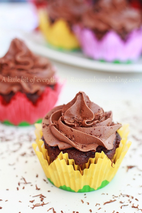 gastrogirl:  chocolate cupcakes with chocolate frosting. 