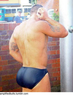 amplifiedbutts:  I need to go to the public pool more to see these kind of shower action.