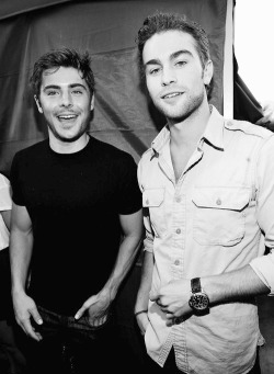 descarad-o:  youthopian:  s3ahors3:  bl-ossomed:  omg sexiest men  nice combo i’m liking it   ZAC MY BABY OMFG  sexy and sexy. 