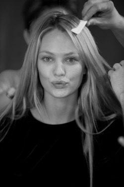 stoul:  Candice Swanepoel 