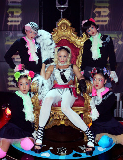 xxxxxxxxxxxxxo:  Gwen Stefani and her asian slaves The Harajuku Girls 