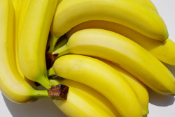 revoult:  breaithe:  para-fection:  here are some bananas. ._.  ba ba ba ba ba na na na na na na   B-A-N A N A-S