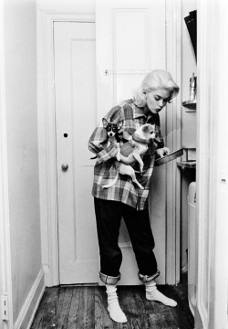 jonesfromindiana:   vintagegal: Jayne Mansfield at home photographed by Peter Stackpole, 1956 