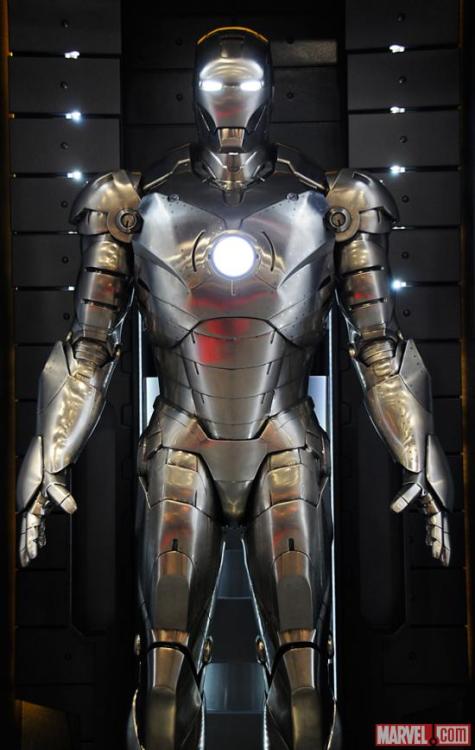 tsukeruu:  I SHOULD BE AT SDCC THIS WEEKEND TO SEE ALL THE MARKS IN PERSON ;_; I really hope they use more of Mark VII in Iron Man 3. 